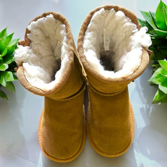 Koolaburra By UGG Kid’s Victoria Short Boots - Picture 13 of 16